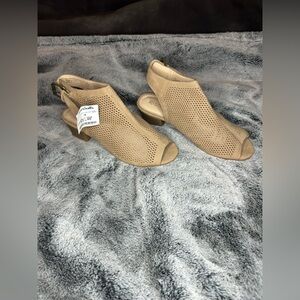 Restricted ankle boots